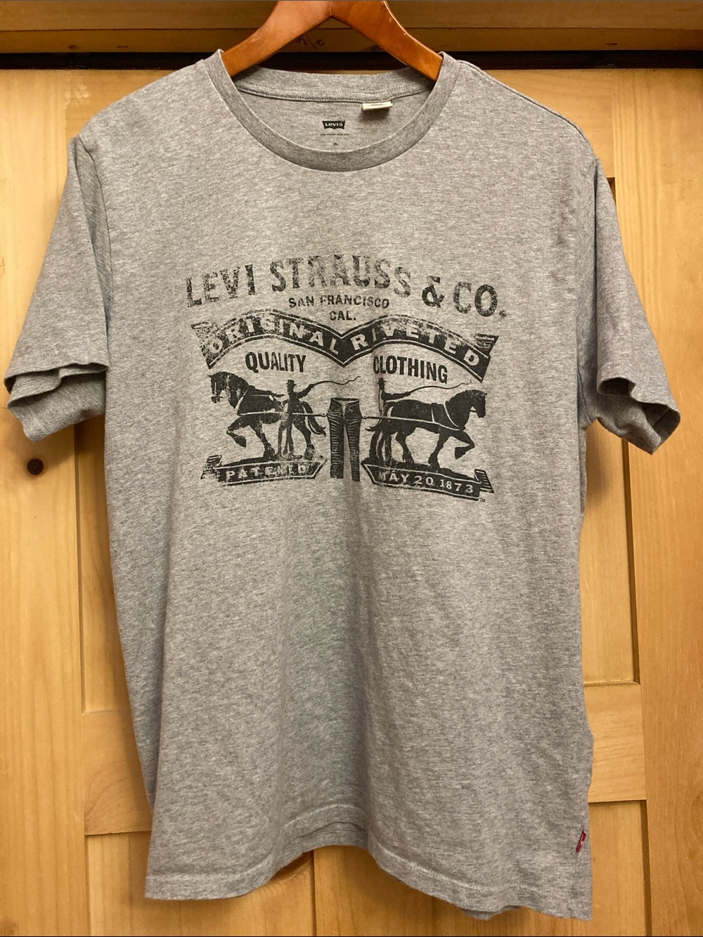 Levi's Heather Gray Crewneck Tee with Vintage Logo
